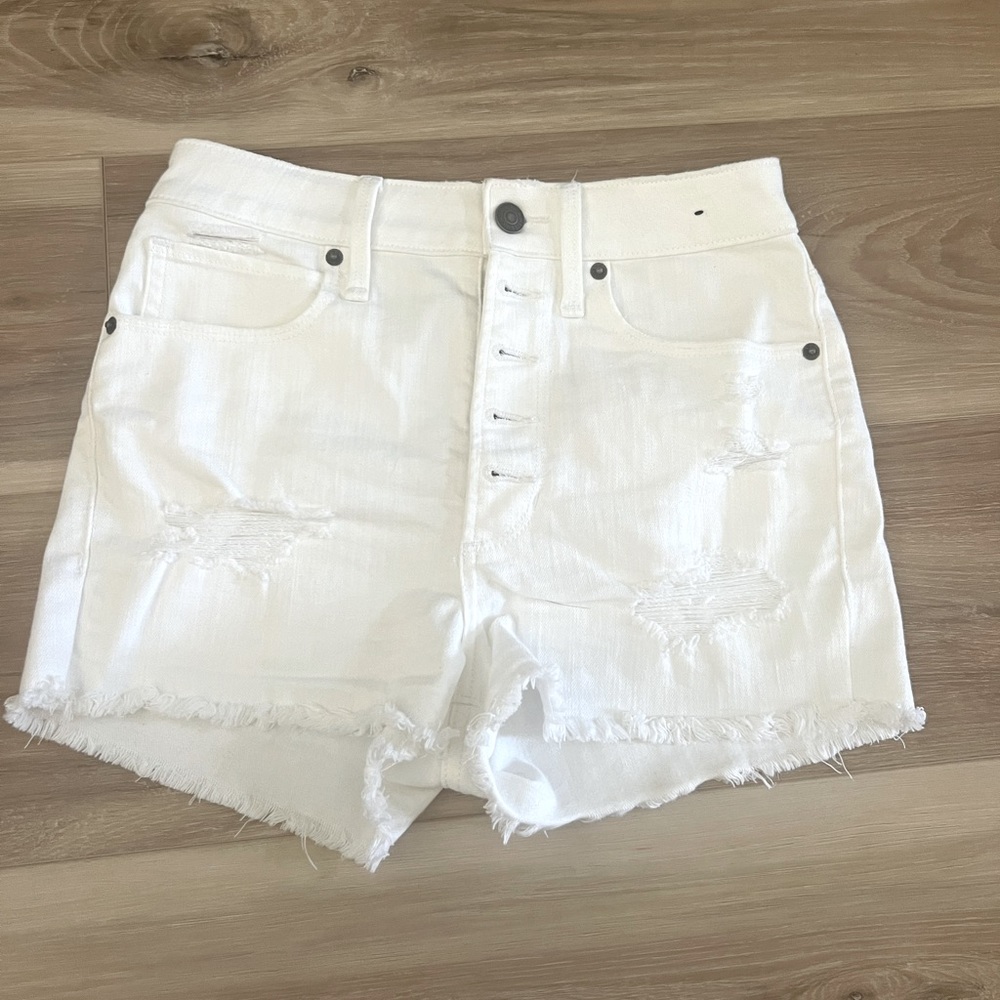 ABERCROMBIE AND FITCH WHITE DENIM SHORTS SIZE 25/0